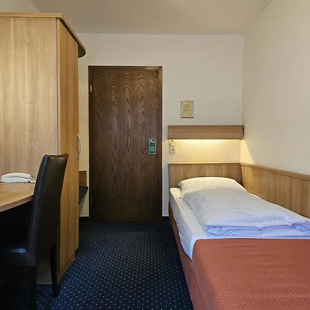 Arrivel Am Bergson - Bisher Neuner 3* München