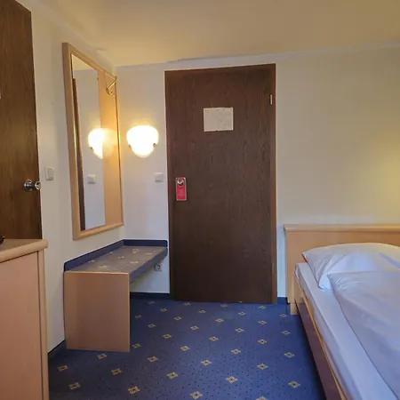 Arrivel Am Bergson - Bisher Neuner 招待所