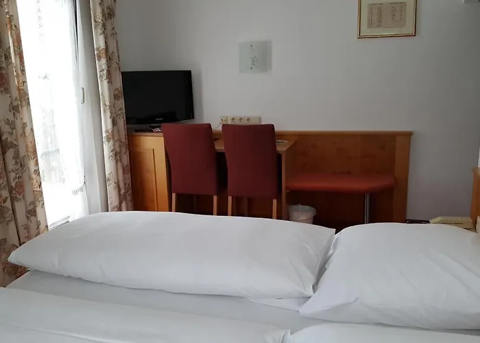 Arrivel Am Bergson - Bisher Neuner Gasthuis 3*