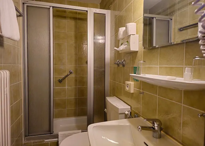 Arrivel Hotel Am Bergson - Bisher Hotel Neuner Guest house