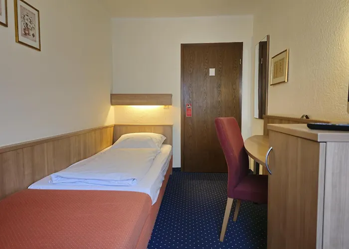 Guest house Arrivel Hotel Am Bergson - Bisher Hotel Neuner 3*