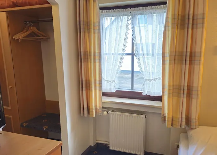 Arrivel Hotel Am Bergson - Bisher Hotel Neuner Guest house Munich