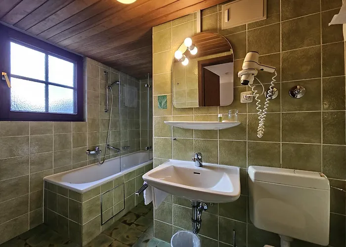 Arrivel Hotel Am Bergson - Bisher Hotel Neuner 3*