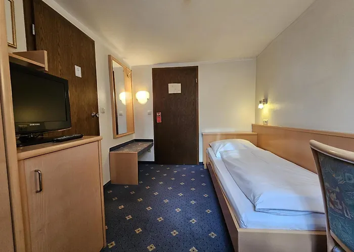 Gasthuis Arrivel Am Bergson - Bisher Neuner